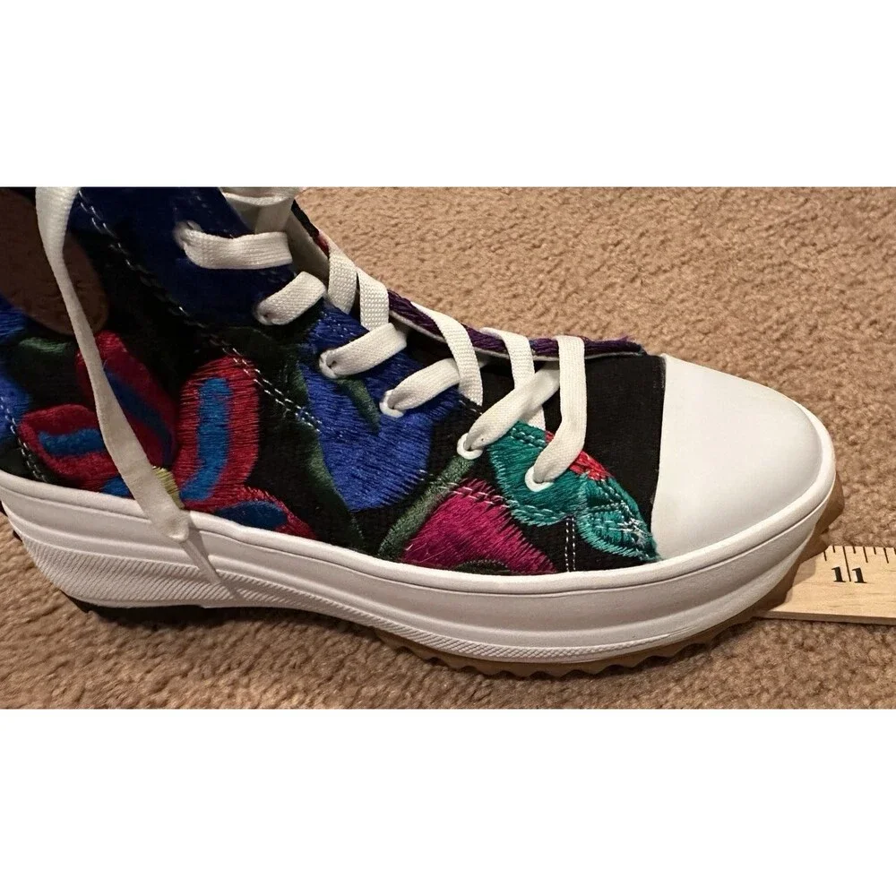Mexican Artisanal Embroidered Flower high top sneakers size 27 Fits like a US 9